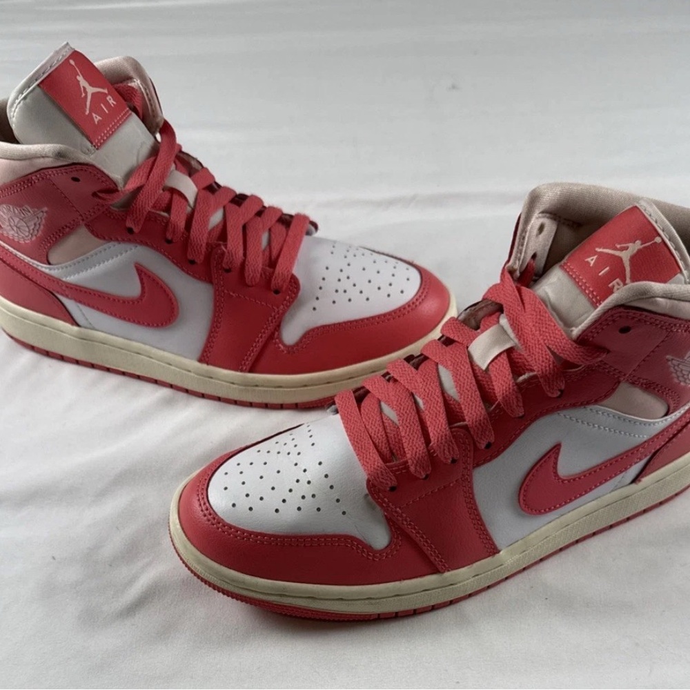 Jordan‎ Air Jordan 1 Mid Strawberries and Cream Pink Mid Top Sneakers BQ6472-186